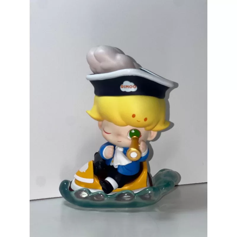 Serie DIMOO Time Roaming Un navegante en una lancha motora