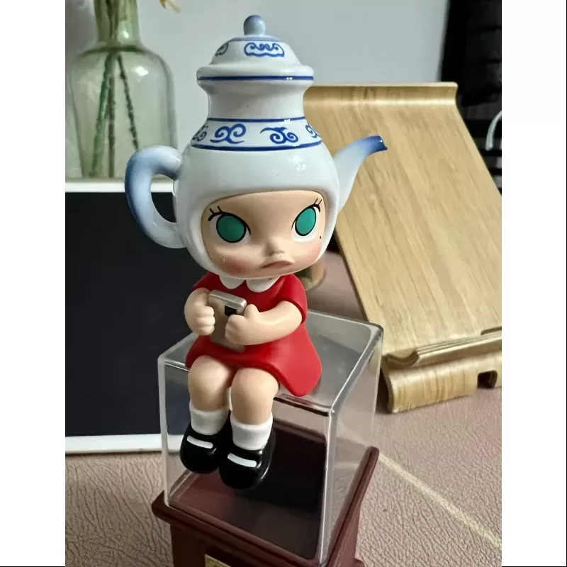 Serie MOLLY Imaginary Wandering Conseguí un trabajo en el museo