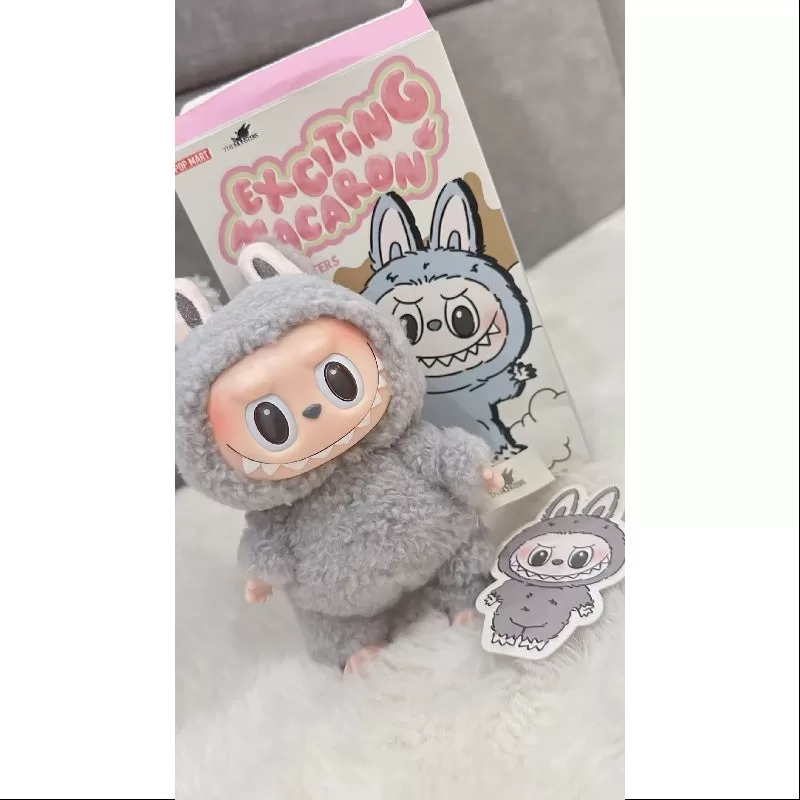 Serie de caras de vinilo de macarrones emocionantes de Labubu The Monsters con frijoles de sésamo