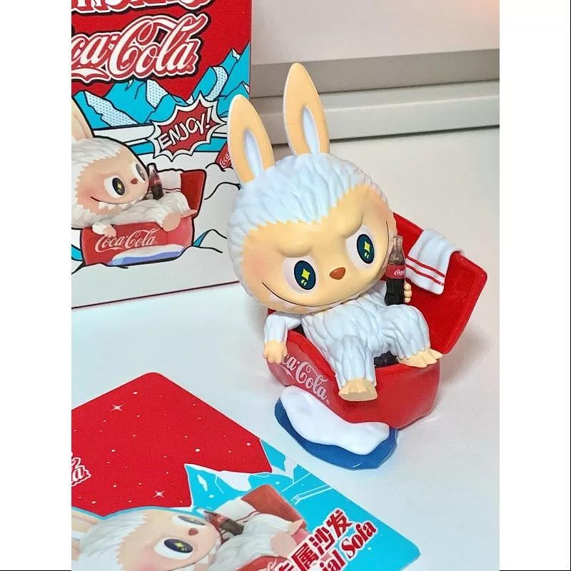 Sofá especial Labubu The Monsters Coca Cola Series