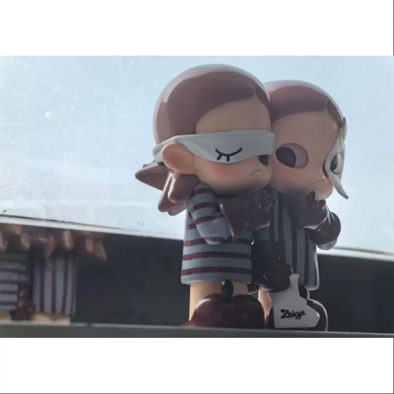 Sonda tímida de la serie Zsiga Twins